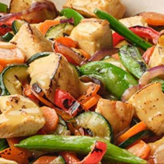 93.Pollo con verduras 
