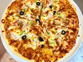 Pizza Vegetariana Con Bebida (24cm)