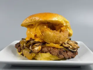 LA Tennesse + patatas fritas caseras