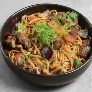 Tallarín saltado de carne
