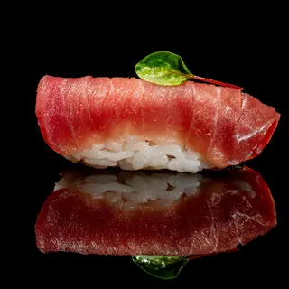 Nigiri de atún (2 pzs.)
