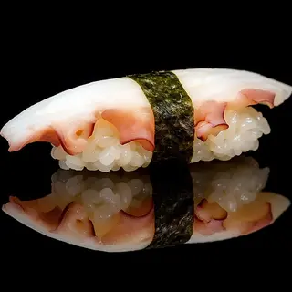 Nigiri de pulpo (2 pzs.)