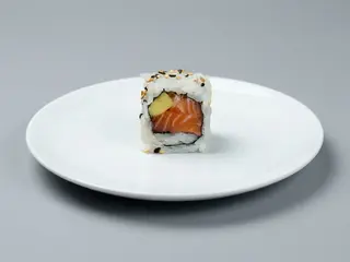 Uramaki de salmón (4 pzs.)