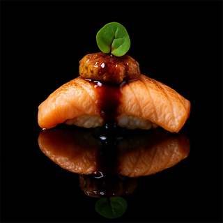Nigiri de salmón con ganso (2 pzs.)