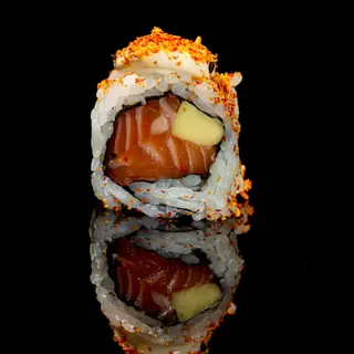 Uramaki de salmón picante (4 pzs.)