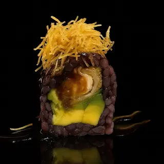 Uramaki negro con Gamba frita (4 pzs.)