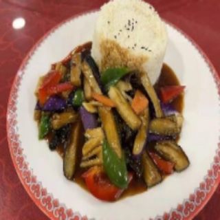 Arroz blanco con berenjenas