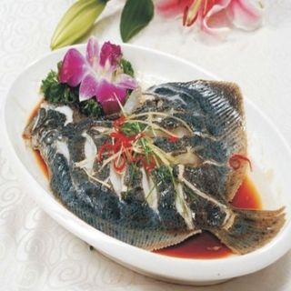 Rodaballo con cebolla