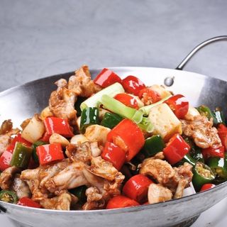 Ancas de rana con pimiento salteado