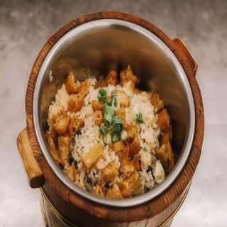 Arroz cocido en barril