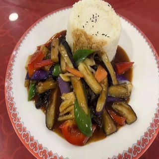 Arroz blanco con berenjenas