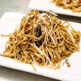 Tallarines fritos tres delicias