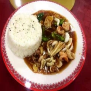 Arroz blanco con marisco