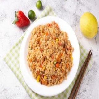 Arroz frito con pollo