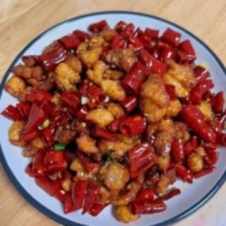 Pollo con hueso salteado con salsa picante