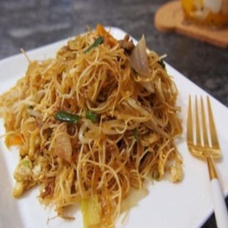 Dos tipos de fideos fritos