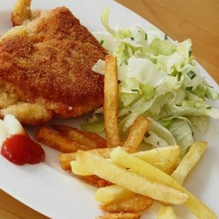 San Jacobo con huevo o ensalada y patatas 