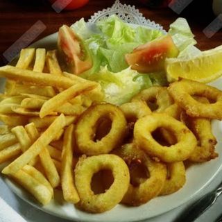 Rabas De Calamar con patatas,huevo o ensalada 