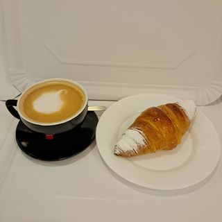 Croissant y Café