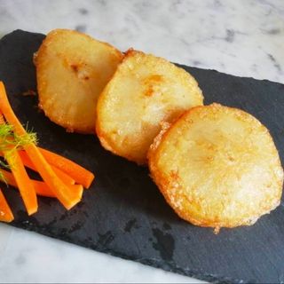 Patatas de olot rellenas Bacalao 2uni
