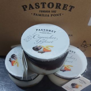 Yogurt de ralladura de naranja con chocolate