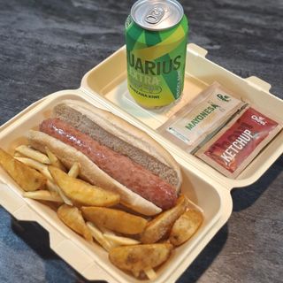 Frankfurt con patatas y refresco