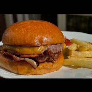 San francisco ternera 220grs patatas fritas y refresco