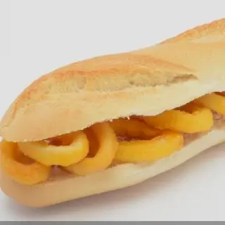 Bocadillo calamares con mahonesa