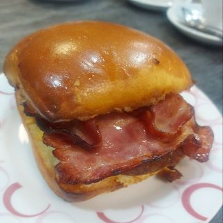 Hamburguesa de ternera 125grs bacon,cheddar y café paris