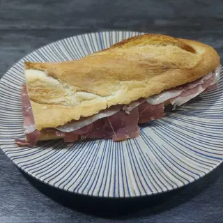 Bocadillo jamón  serrano