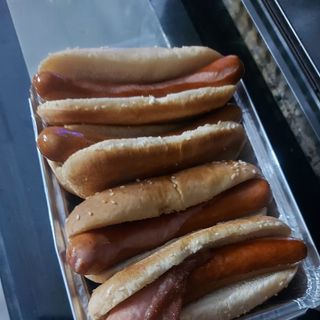 Frankfurt con patatas fritas