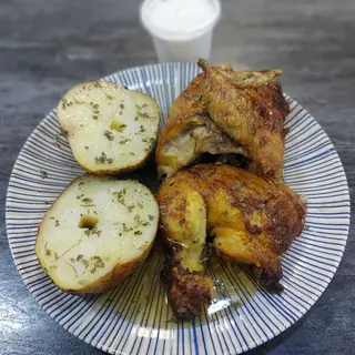 Medio pollo a l ast con patata al caliu unidades all i oli
