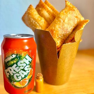 2 - Mini Combo 8 unidades Empanadas Brasileñas y Coca cola 330ml