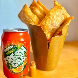 4 - Mini Combo 8 unidades Empanadas Brasileñas y Coca Cola 330ml