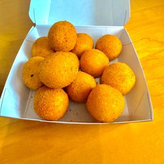 3 - Mini Bolas de Queso Brasileñas con 12 unidades 