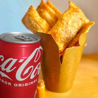 9 - Mini Combo 8 unidades Empanadas Brasileñas y Coca Cola 330ml