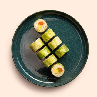 125. Uramaki California salmón vegetal (8 uds.)