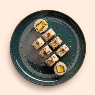 126. Uramaki California tempura pollo (8 uds.)