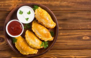 Empanada De Jamón Y Queso