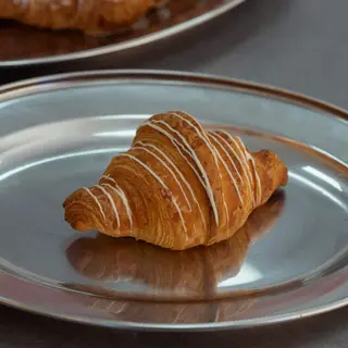 Mini croissant white chocolate