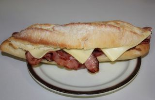 Bocadillo De Bacon Y Queso