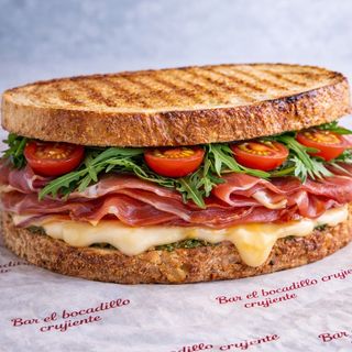 Bocadillo Clásico De Jamón Serrano