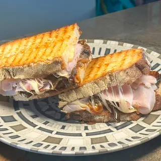 Bocadillo De Berenjena A La Parmesana