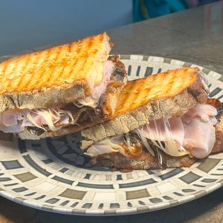 Bocadillo De Berenjena A La Parmesana