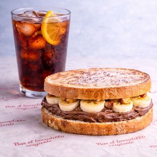 Bocadillo dulce a escoger + bebida