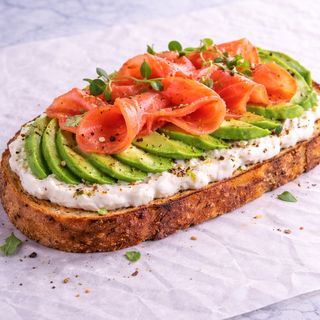 Tostada de salmon