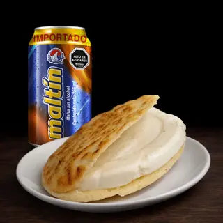 Arepa con queso de mano fresco + bebida