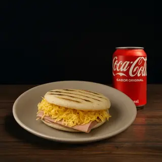 Combo (2 unidades) arepas de jamón con queso y bebida