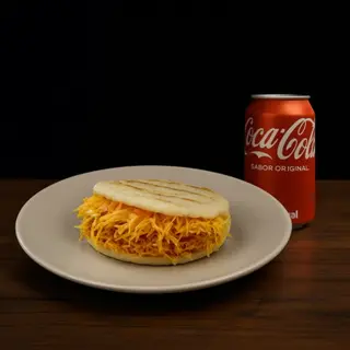 Arepa Catira (1unidad) y bebida