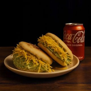 Arepa Sifrina (1 unidad) y bebida